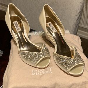 Badgley Mischka Cashmere Peep Toe Wedge